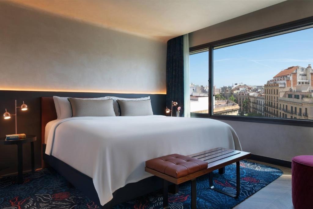 هتل  رنسانس بارسلون